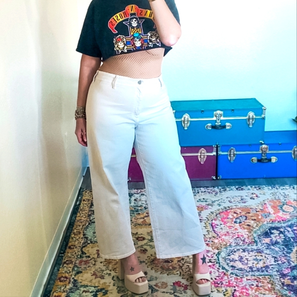 Universal Thread Wide Leg Ankle Jeans